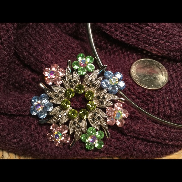 HOST PICK- SILVERBAND NECKLACE&LARGE COLORFUL CRYSTAL FLOWER - Picture 1 of 3